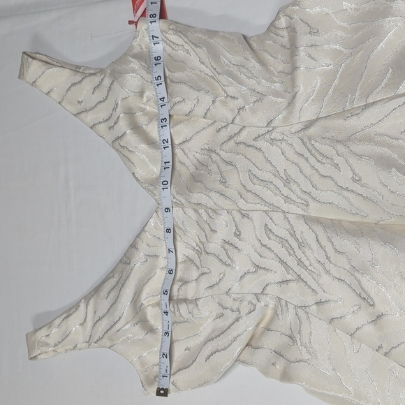 MONIQUE LHUILLIER white and silver Women's dress size 10. - Picture 4 of 16